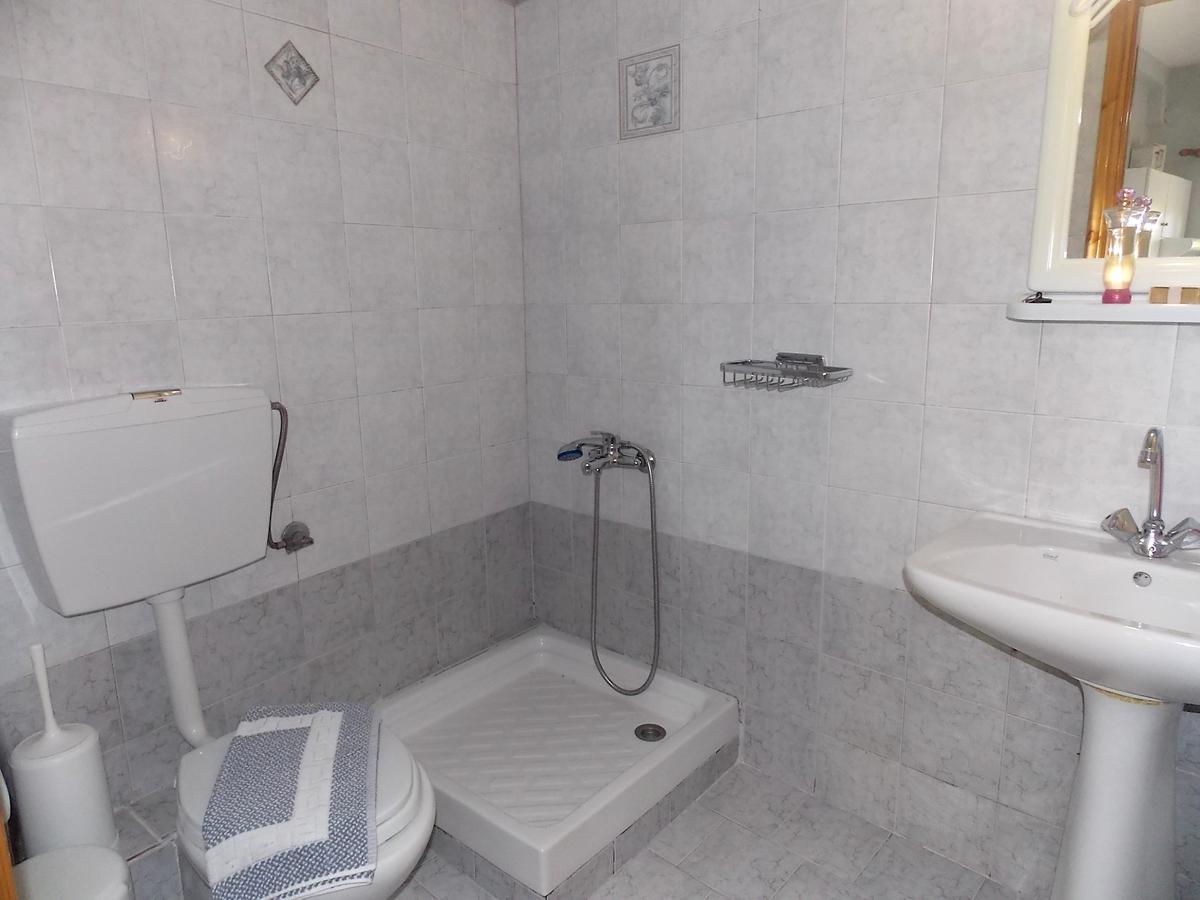 Kentia Apartment
